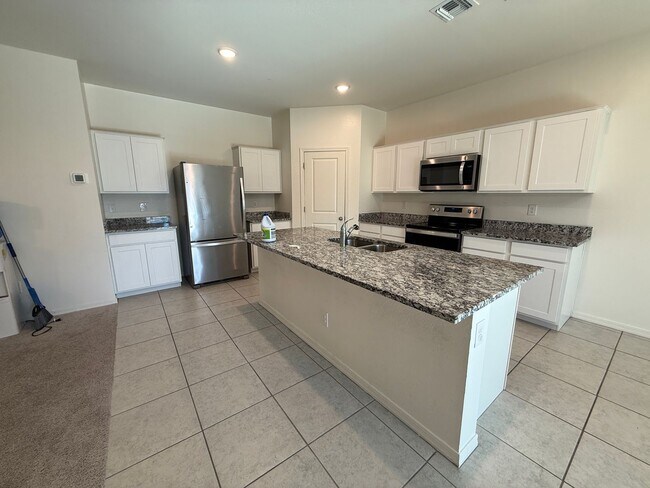 Building Photo - Spacious 5 bed 4.5 bath home in Florence, AZ!
