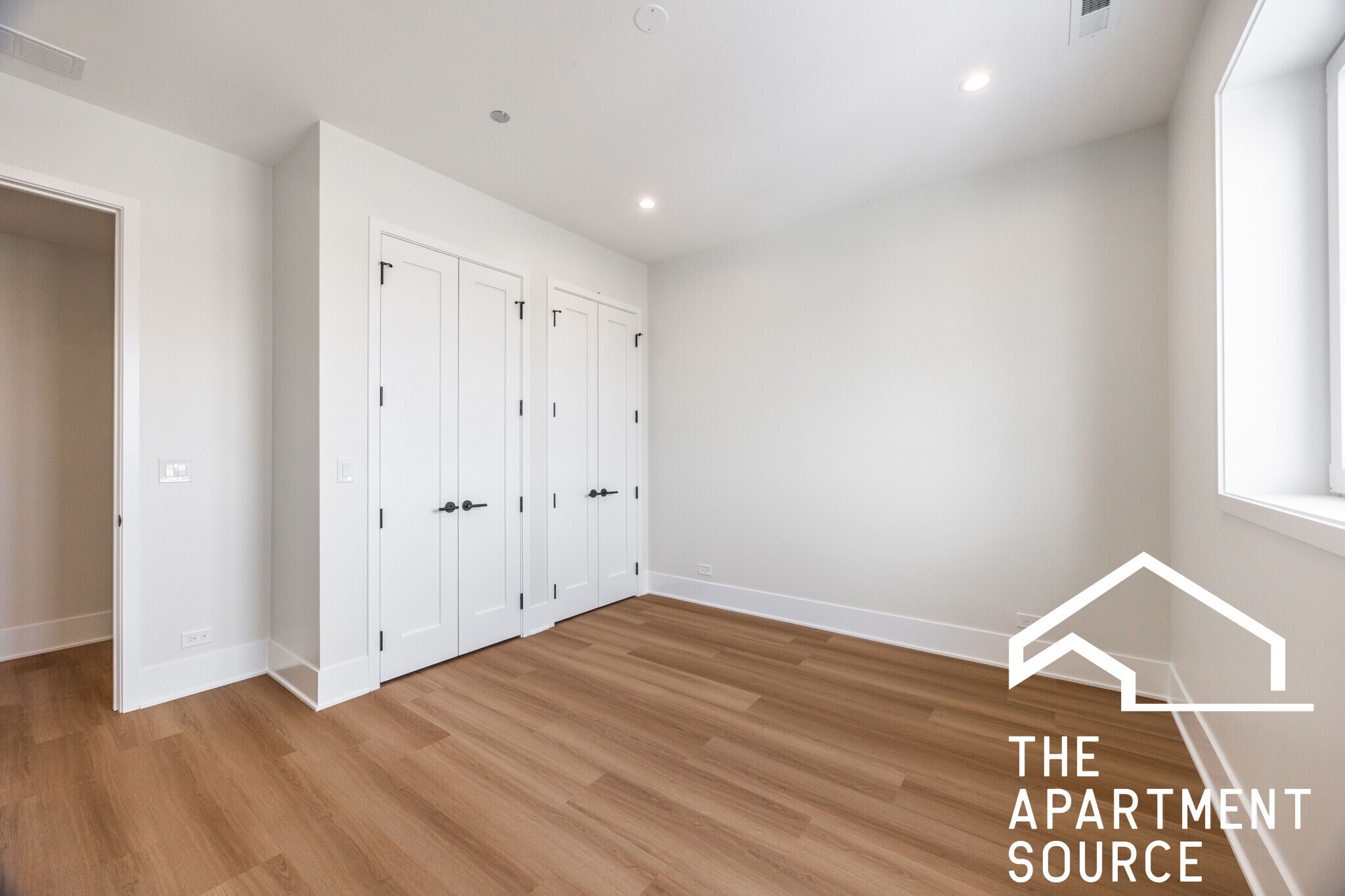 Building Photo - 1624 W Grand Ave