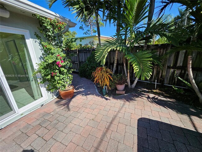 Building Photo - 2016 NE 26th Dr