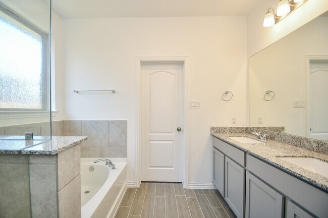 Building Photo - 31322 Horseshoe Meadow Bend Ln