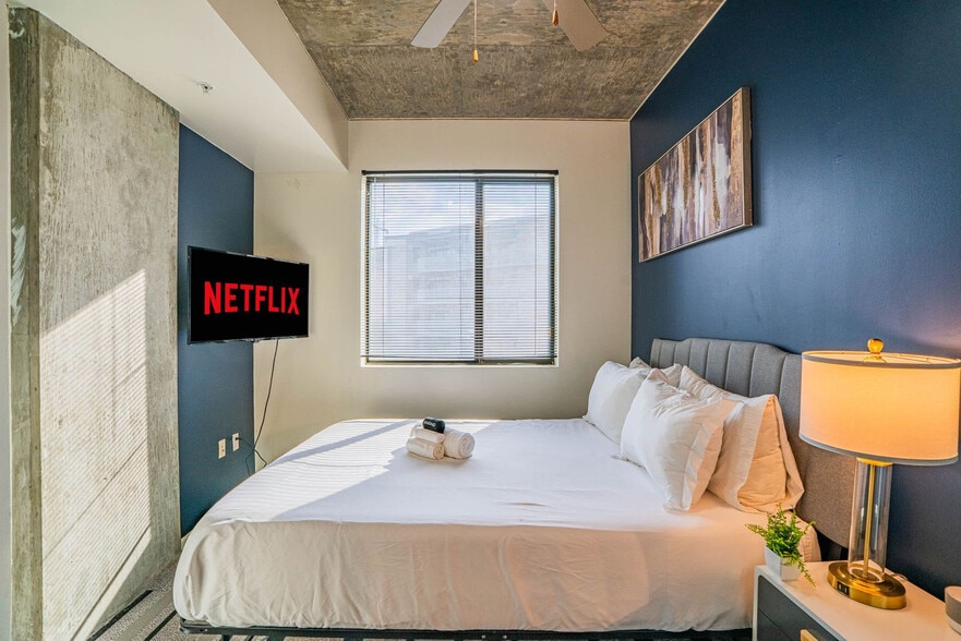 Building Photo - 333 E Roosevelt St