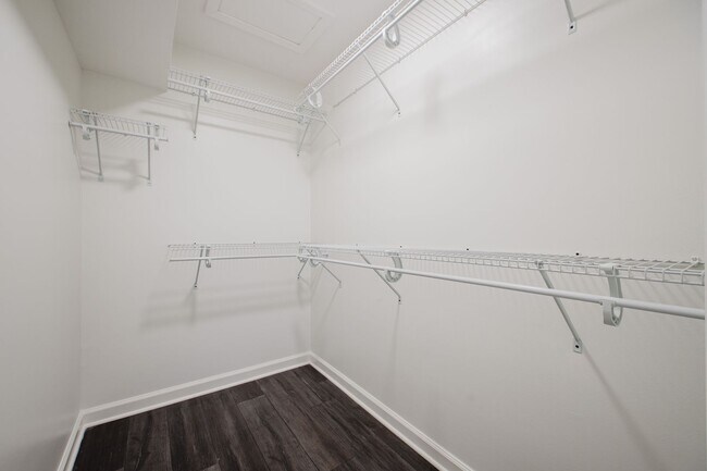 Building Photo - Move-in-ready 3 bed / 3 Full Bath In Louisville's Four Seasons — Fully Updated, No Carpet, Fiber ...