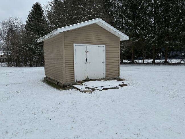 Building Photo - 3 Bedroom Home with Large Yard – Western Schools