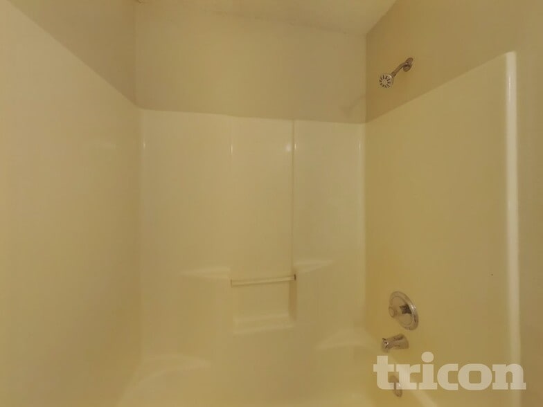 Building Photo - 1263 Crescent Dr