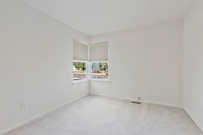 Building Photo - 6756 Solana Dr