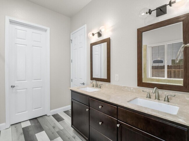 Building Photo - Beautifully Updated 4 Bedroom, 2.5 Bath in North Fresno