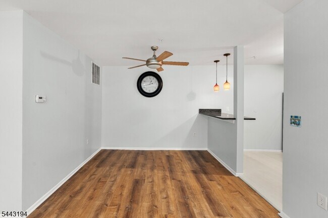 Building Photo - 230 Vasser Dr