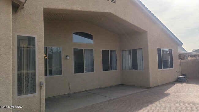 Building Photo - 5554 W Carriage Dr