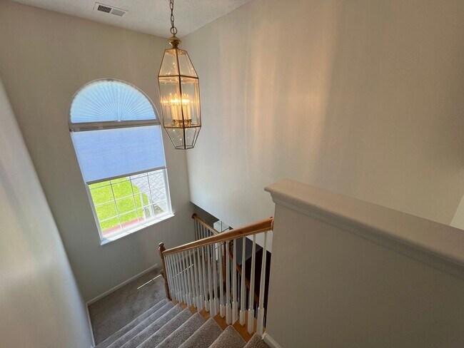 Building Photo - 1513 Clarendon Way