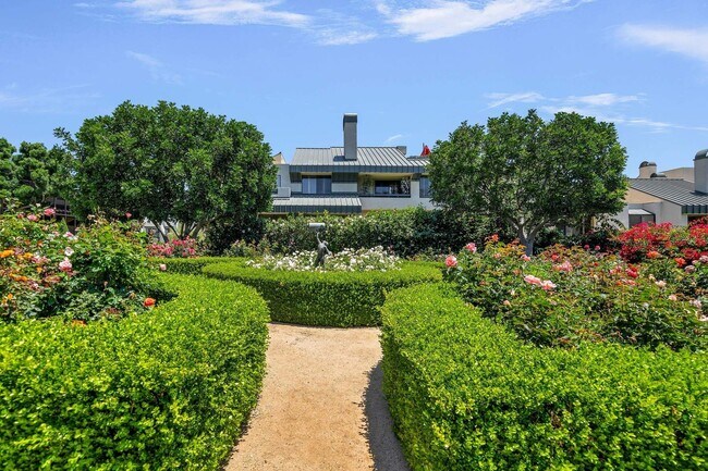 Building Photo - 2237 Century Hill