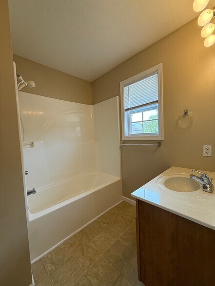 Building Photo - 2412 S Woolery Mill Dr
