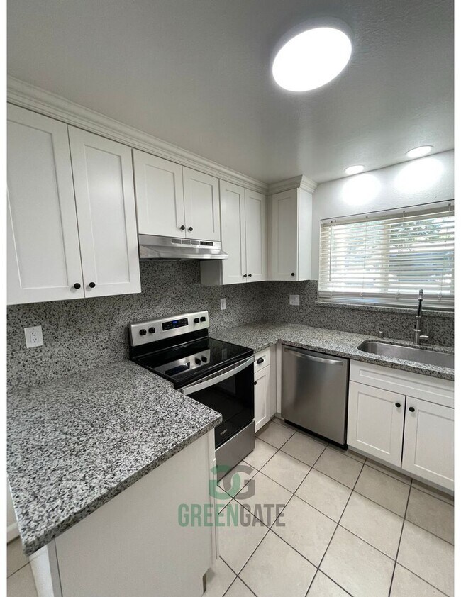 Building Photo - 2500 Rose Ave