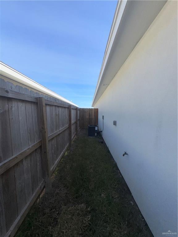 Building Photo - 16 W Driftwood St