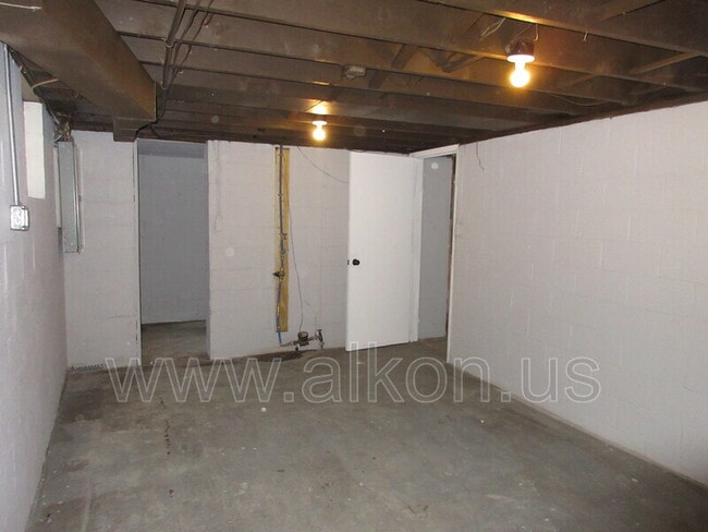 Building Photo - 346 Connor St