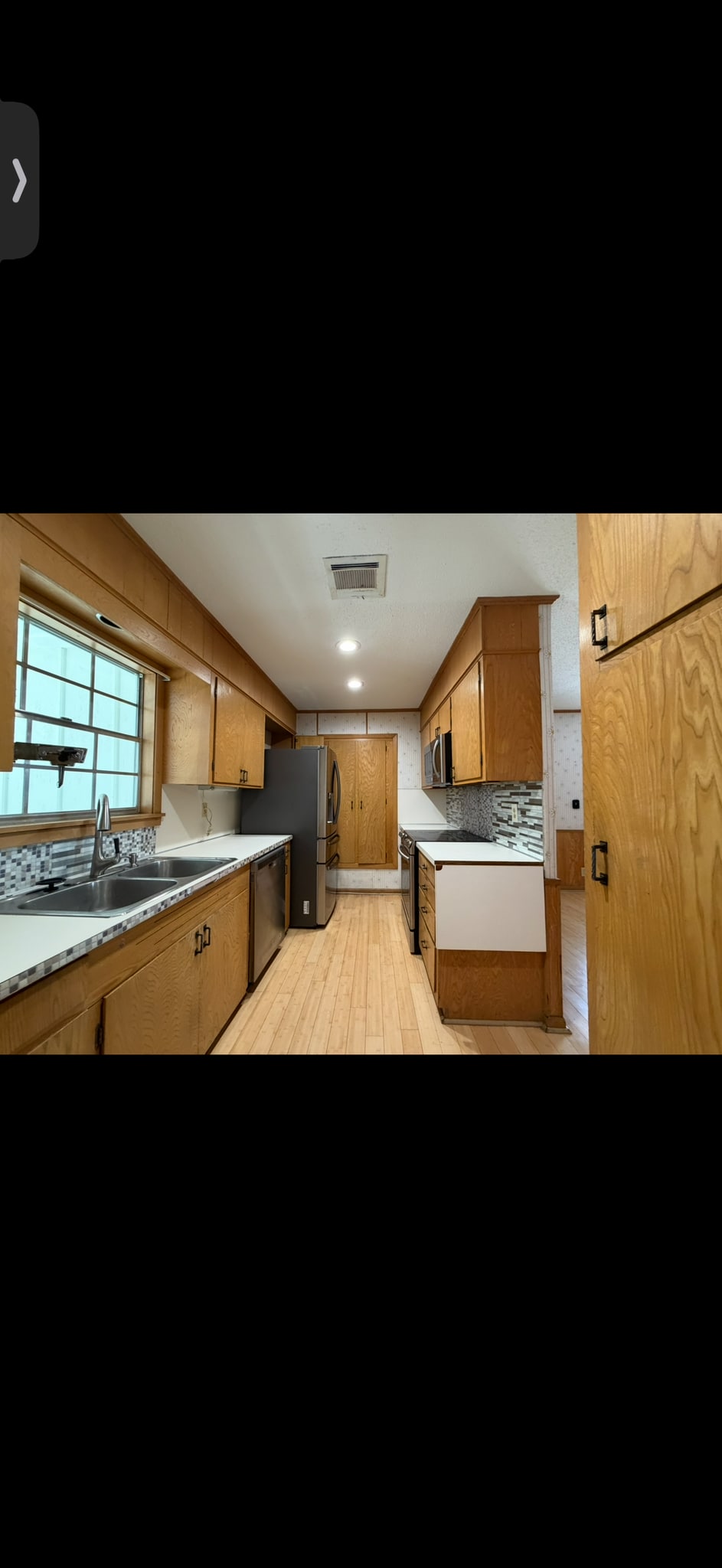 Building Photo - 2102 Elmwood Dr