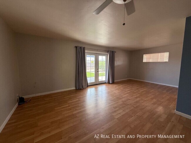 Building Photo - 1725 S Farmer Ave