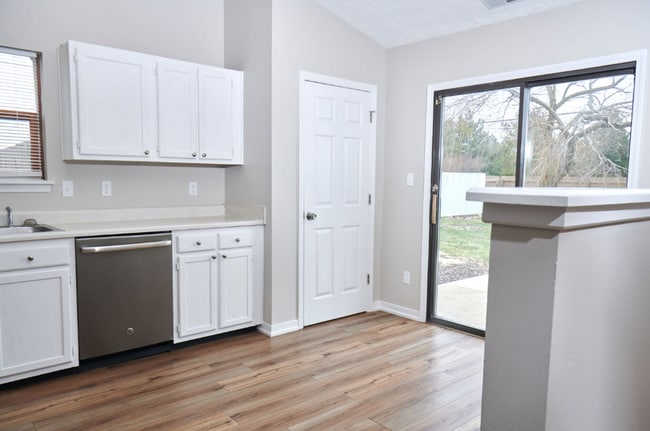 Building Photo - Beautiful Three Bedroom Single Family Home...