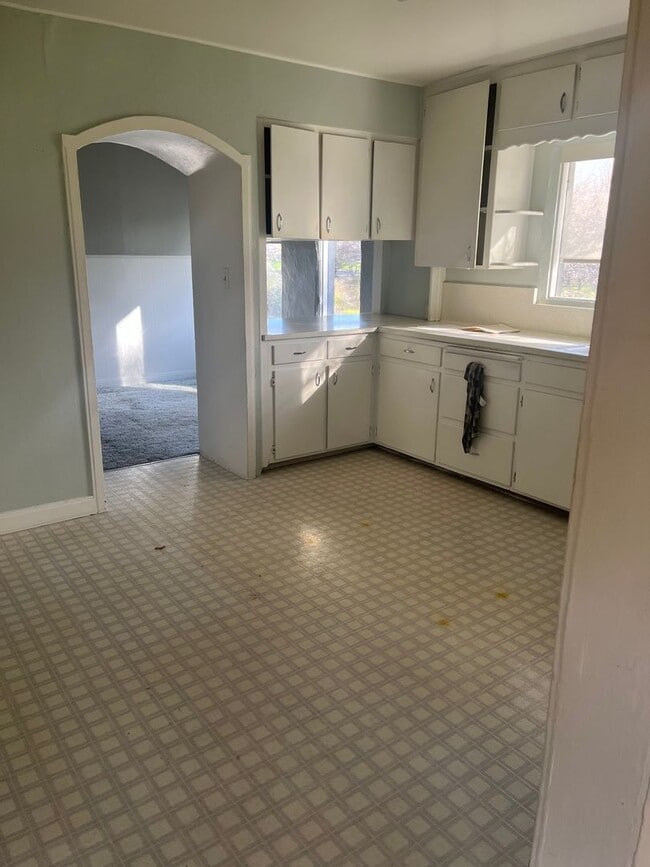 Building Photo - 2 bedroom 2 bath Country House with Big Den