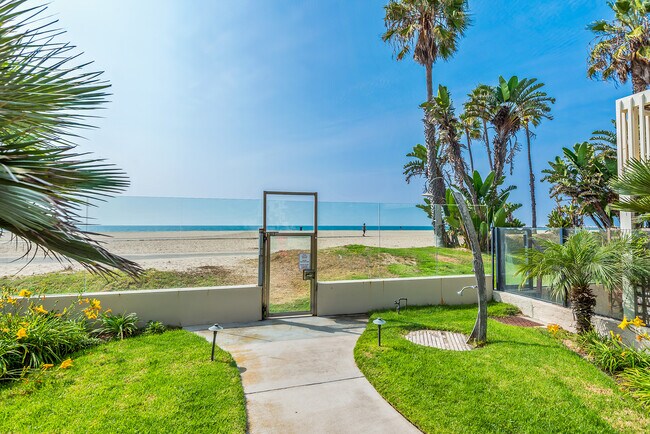 Building Photo - 7301 Vista del Mar
