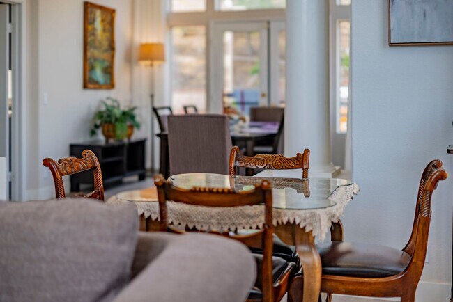 Building Photo - Fully Furnished! Prestige Luxury Single 5bed 3bath House