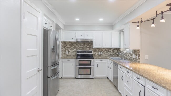 Building Photo - 3406 Deerwood Ln