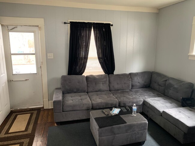 Building Photo - 2 (optional 3) bedroom house  down the str...