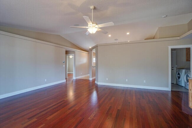 Building Photo - BEAUIFUL RAMBLER IN SOUTHVIEW HEIGHTS