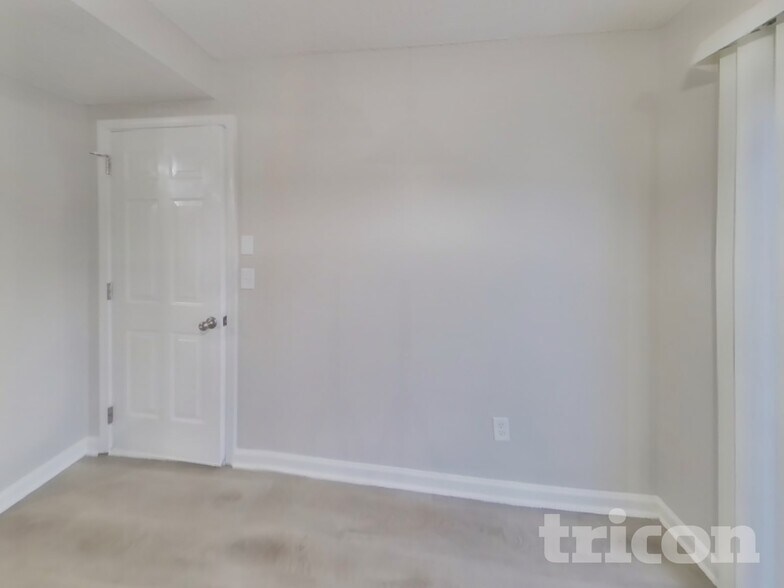 Building Photo - 131 Quiet Grove Dr