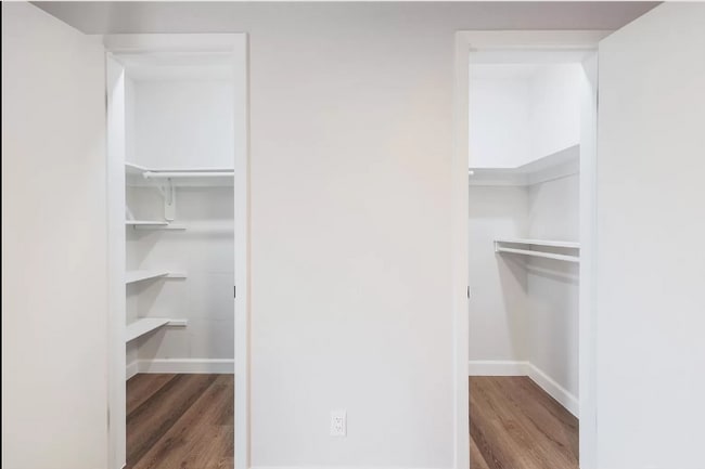 Building Photo - 2425 Ashdale Dr