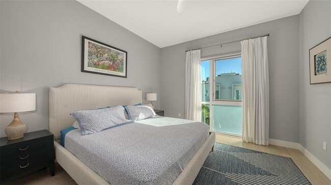 Building Photo - 635 S Orange Ave