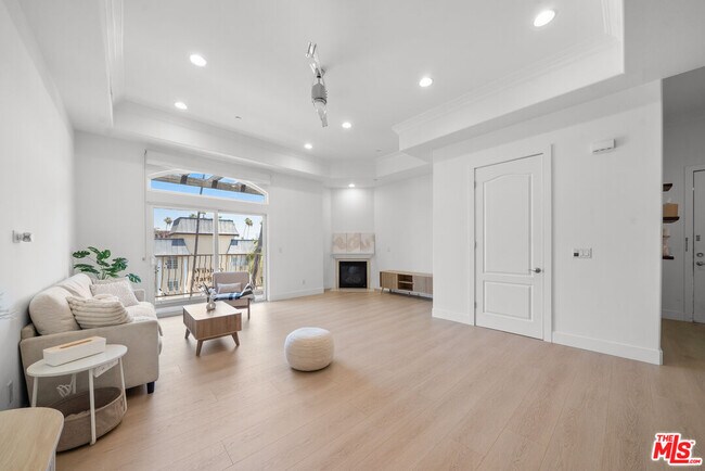Building Photo - 309 S Mariposa Ave