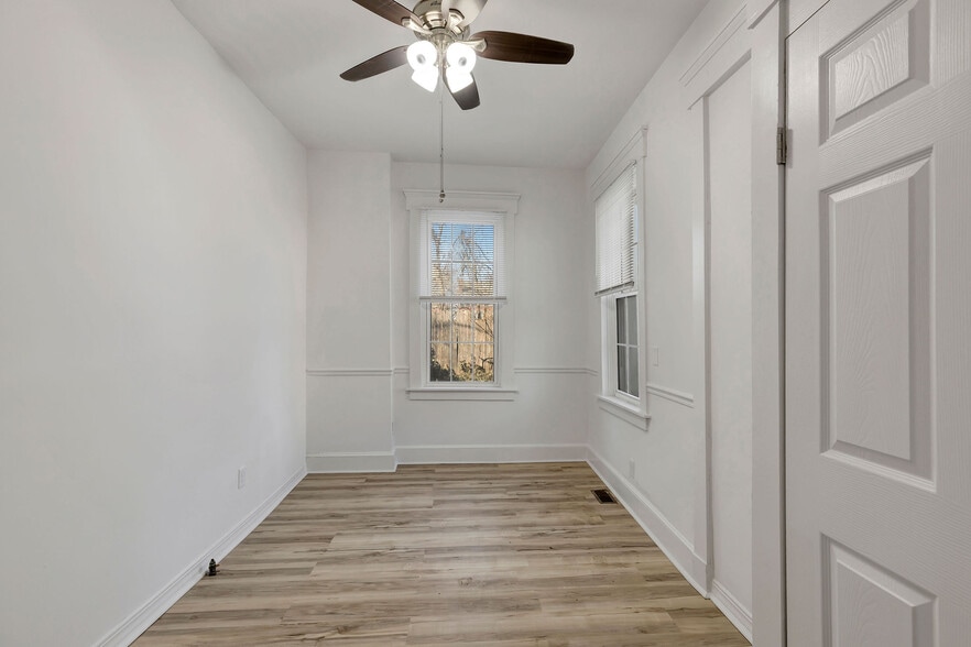 Building Photo - 422 Watkins St