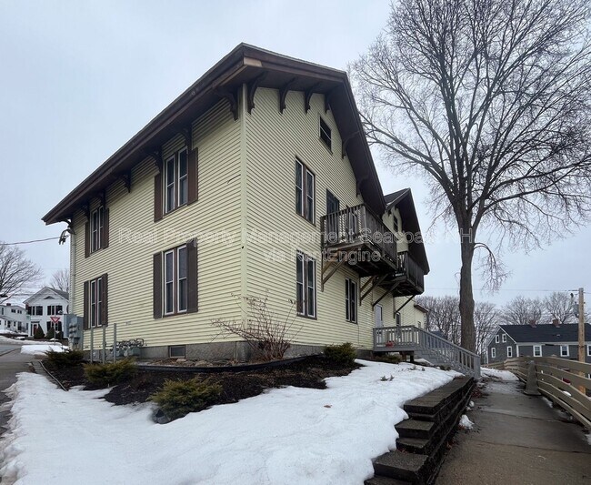Building Photo - 11 Beacon St