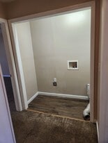 Building Photo - 529 Crest Dr SW