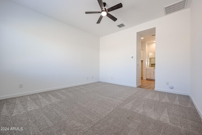 Building Photo - 7702 W Jackrabbit Ln