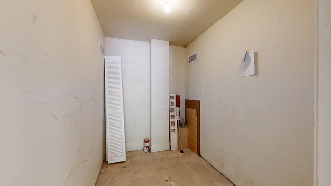 Building Photo - 2201 S Huron Pkwy