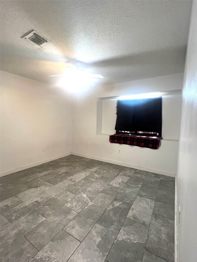 Building Photo - 10515 Sagewind Dr