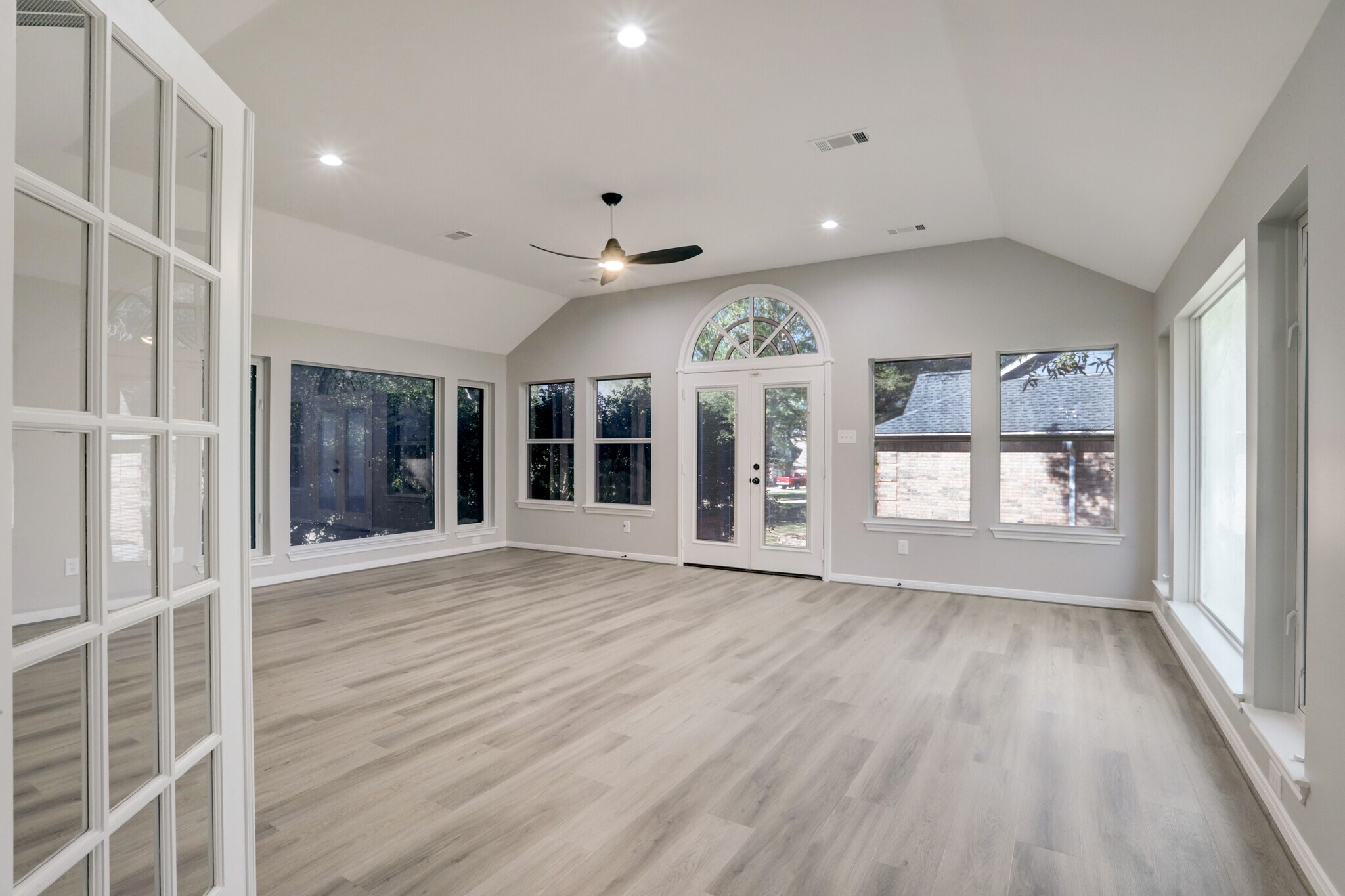 Building Photo - 7098 Shadow Lake Dr