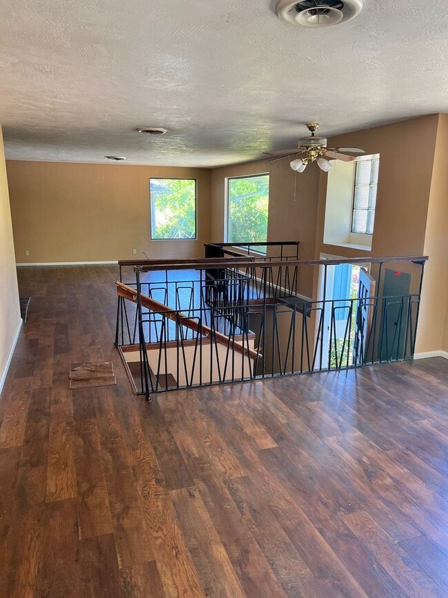 Building Photo - 3 Bed, 2 bath house located in Eugene