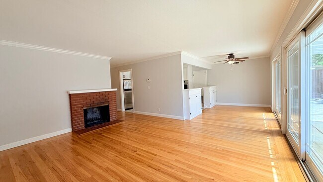 Building Photo - 1771 Lynwood Dr