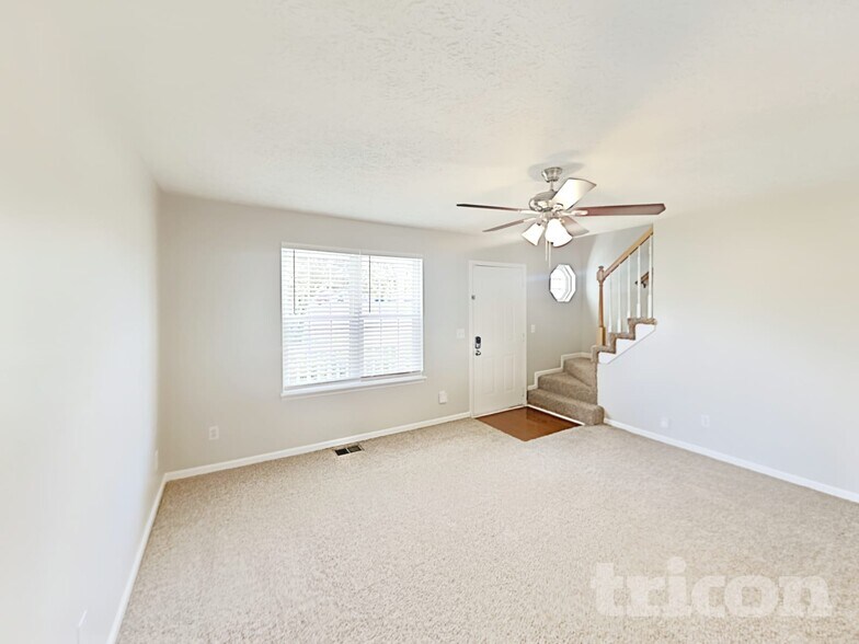 Building Photo - 1013 Heather Dr