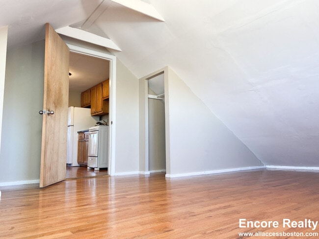 Building Photo - 8-8 Sunset St