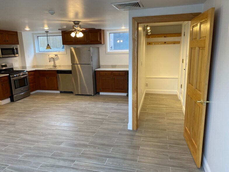 Building Photo - 140 Clark St