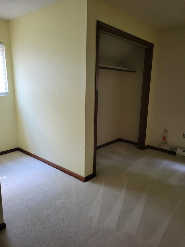 Building Photo - 261 St George Dr