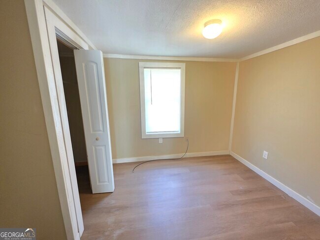 Building Photo - 1030 Dennis St