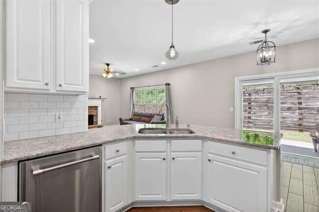 Building Photo - 2865 Stonehenge Ct