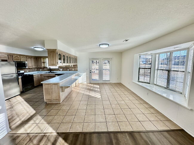 Building Photo - 1242 SW Elm Tree Rd