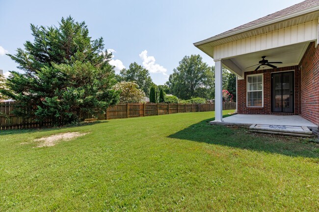 Building Photo - 2602 Little Cove Rd