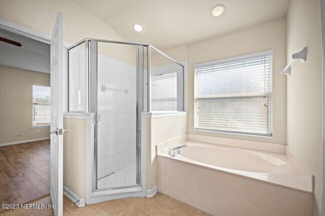 Building Photo - 929 Raindrop Ln