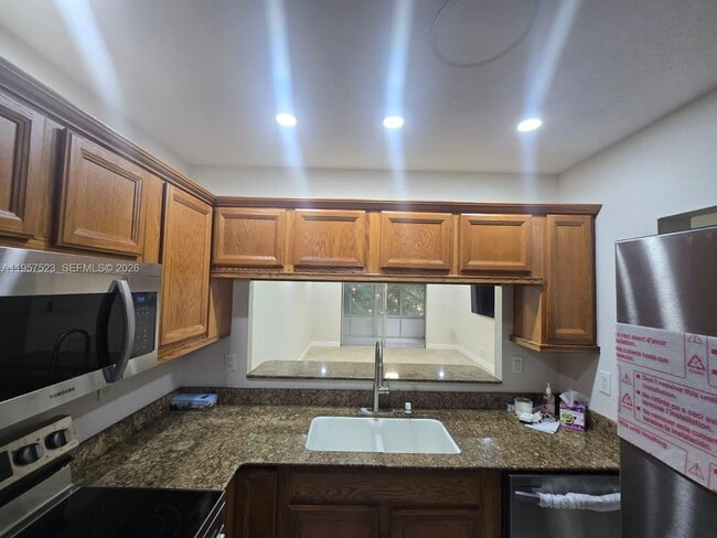 Building Photo - 5151 W Oakland Park Blvd